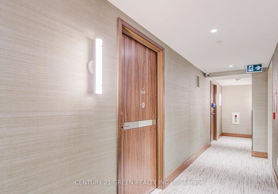 1-concord-cityplace-way-toronto-toronto-ontario-c13656692