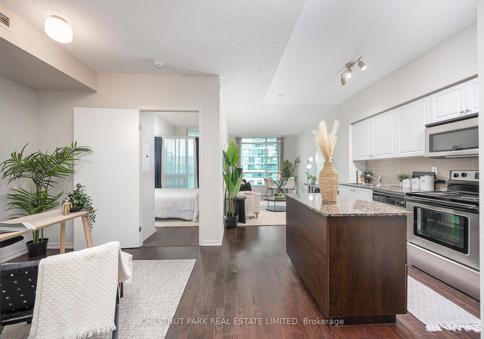 215-fort-york-boulevard-toronto-toronto-ontario-c13657166