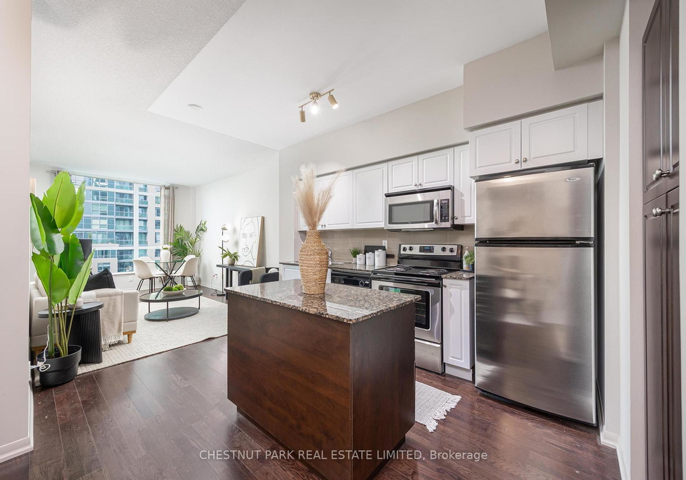 215-fort-york-boulevard-toronto-toronto-ontario-c13657166