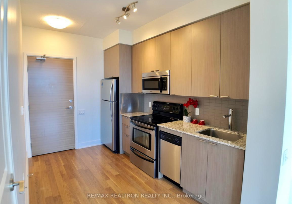 23-sheppard-avenue-e-toronto-north-york-ontario-c13657352