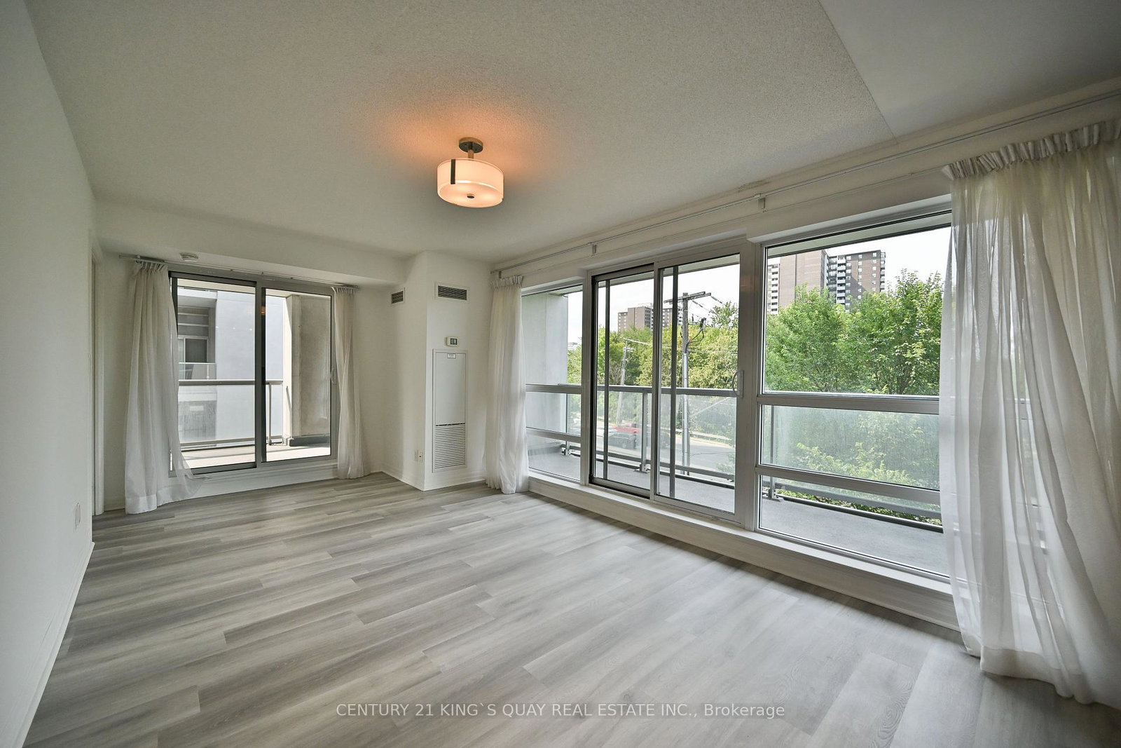 2035-sheppard-avenue-e-toronto-north-york-ontario-c13657372