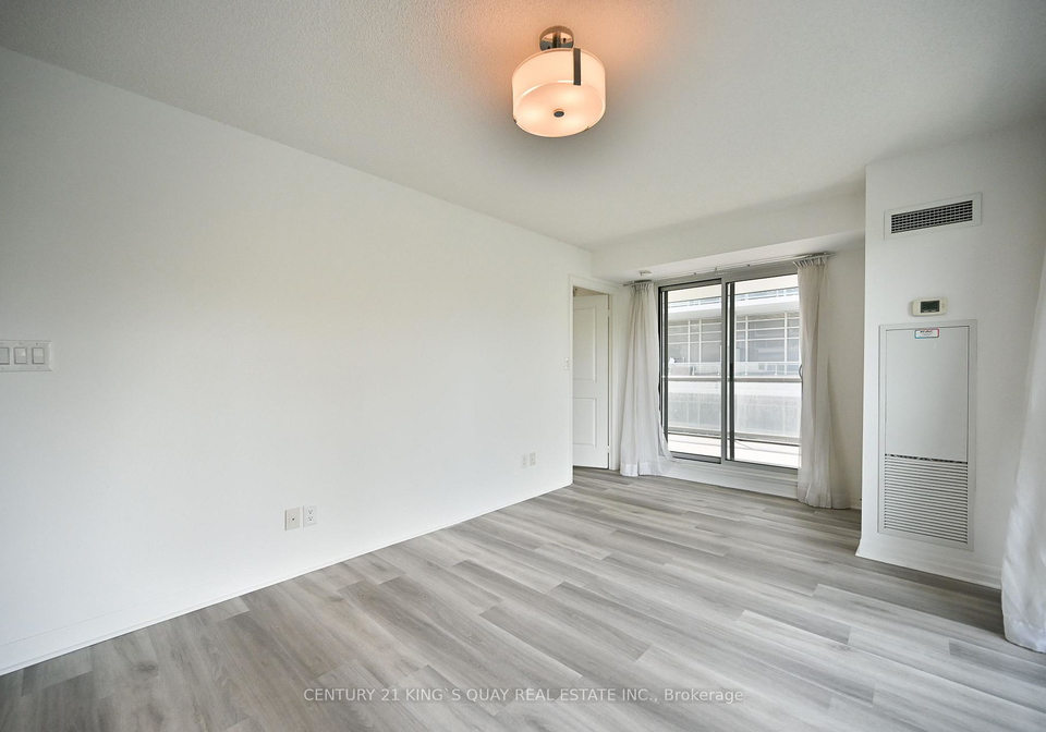 2035-sheppard-avenue-e-toronto-north-york-ontario-c13657372
