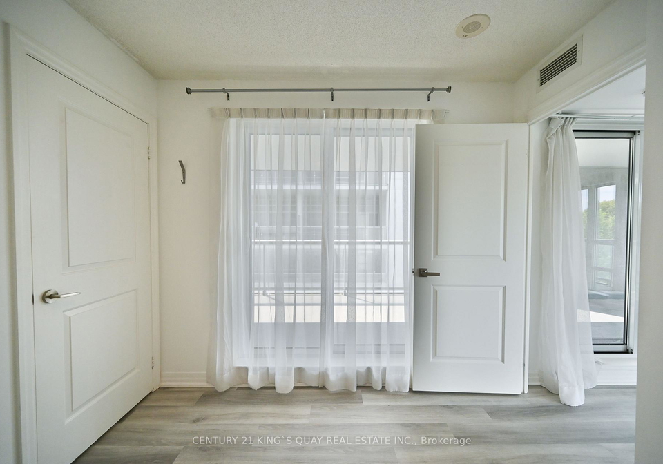 2035-sheppard-avenue-e-toronto-north-york-ontario-c13657372