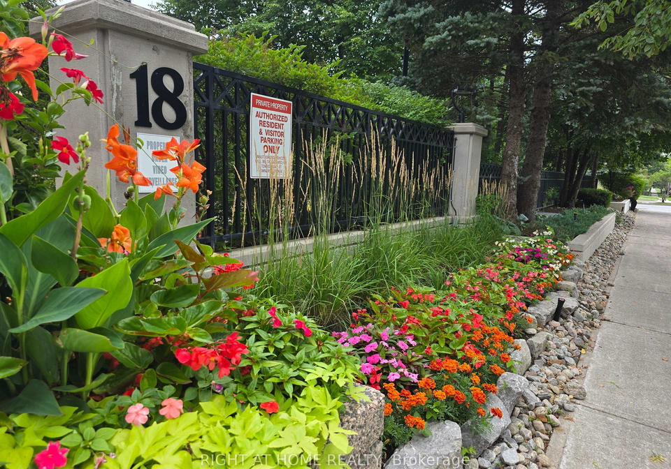18-hillcrest-avenue-toronto-north-york-ontario-c13657502
