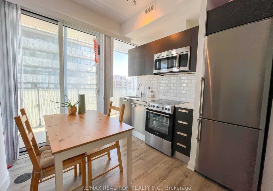 42-charles-street-e-toronto-toronto-ontario-c13657806