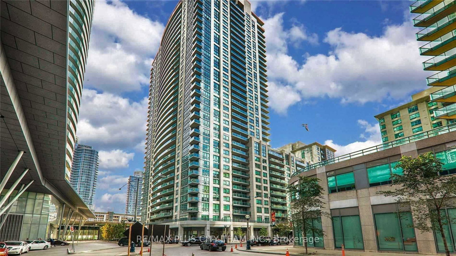 19-grand-trunk-crescent-toronto-toronto-ontario-c13658044