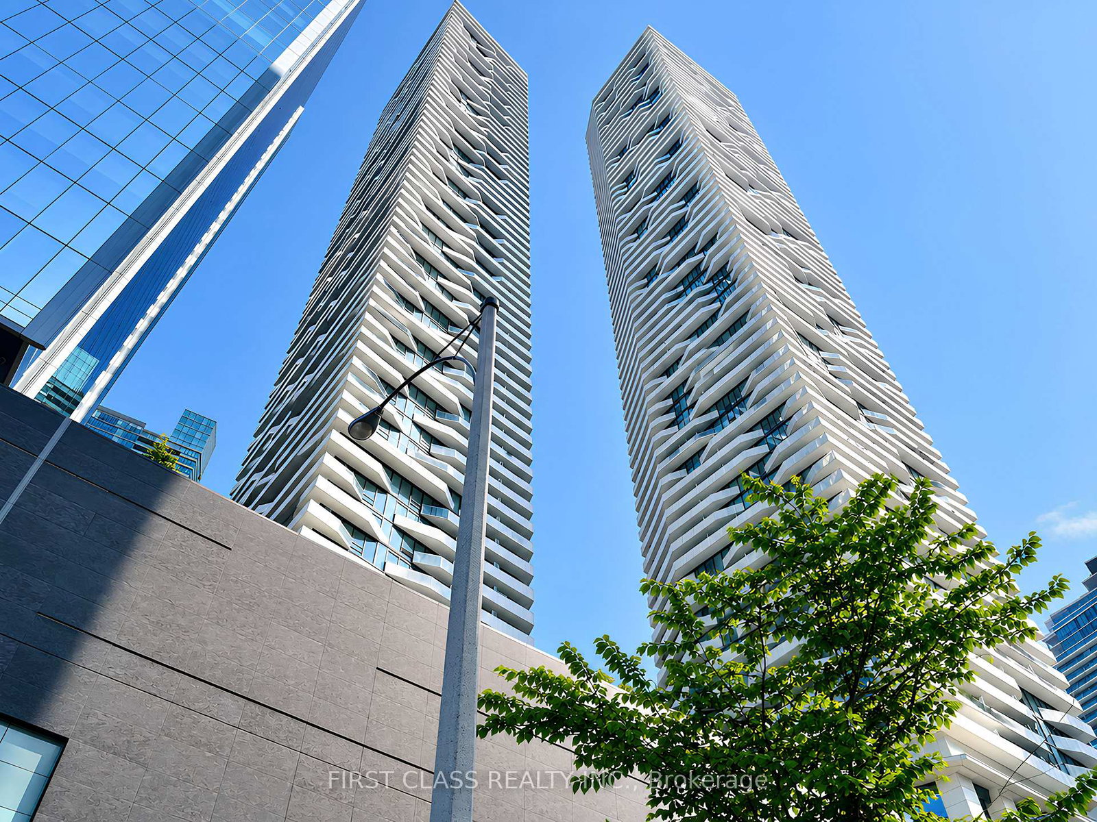 100-harbour-street-toronto-toronto-ontario-c13658258