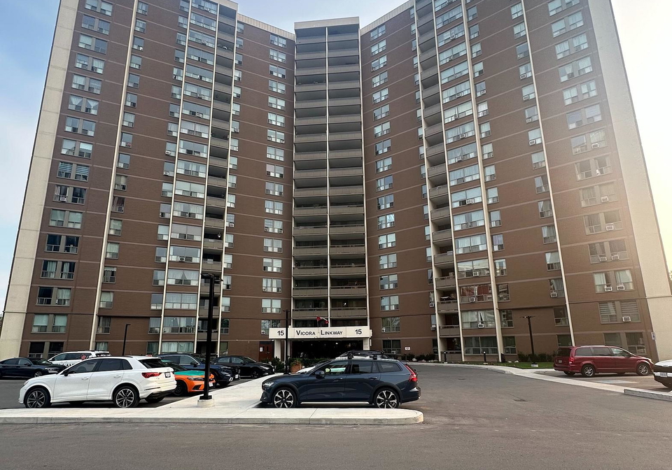 15-vicora-linkway-toronto-east-york-ontario-c13658458
