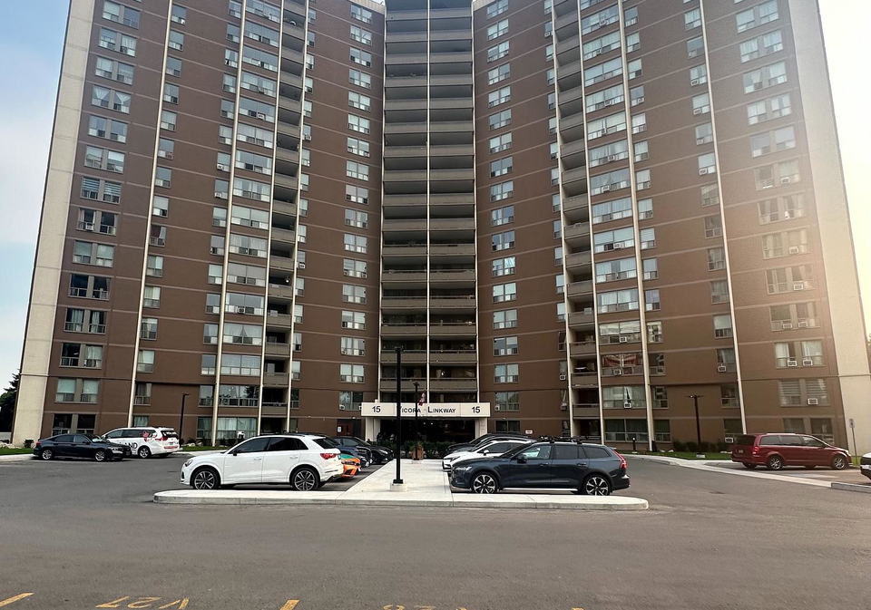 15-vicora-linkway-toronto-east-york-ontario-c13658458