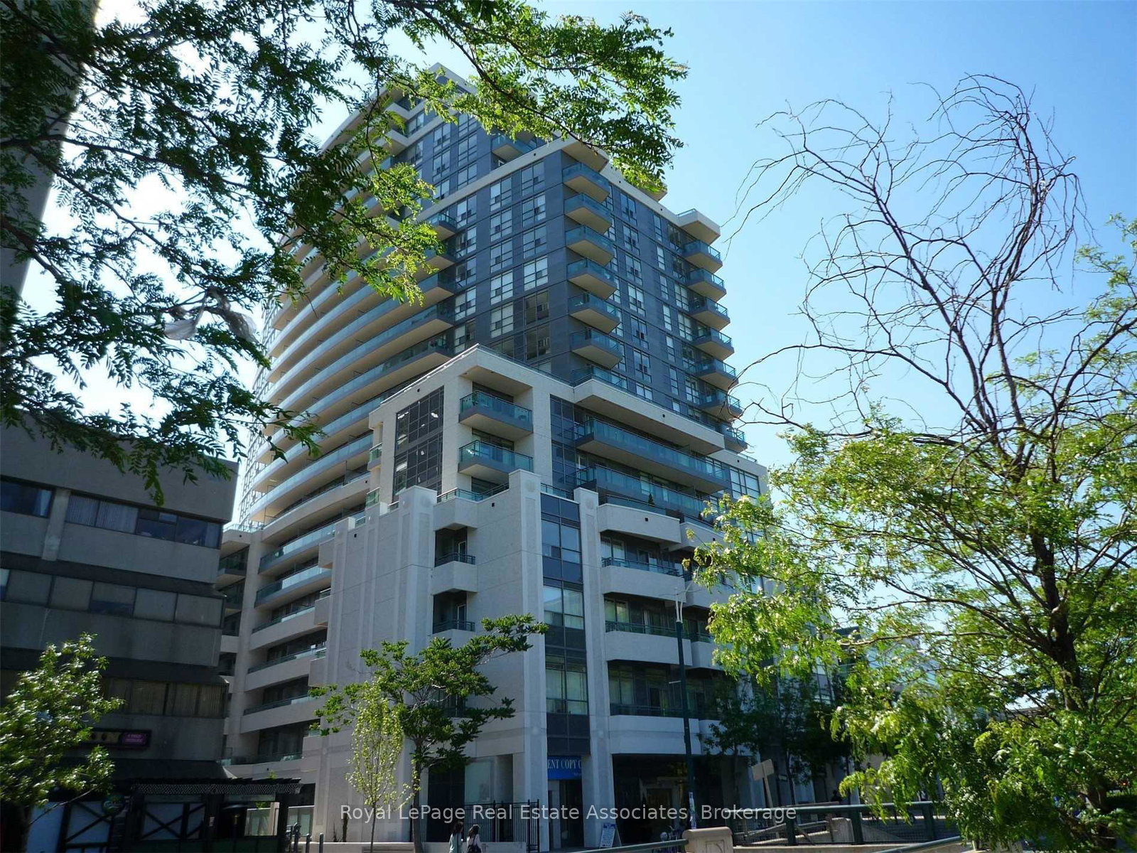 736-spadina-avenue-toronto-toronto-ontario-c13658614
