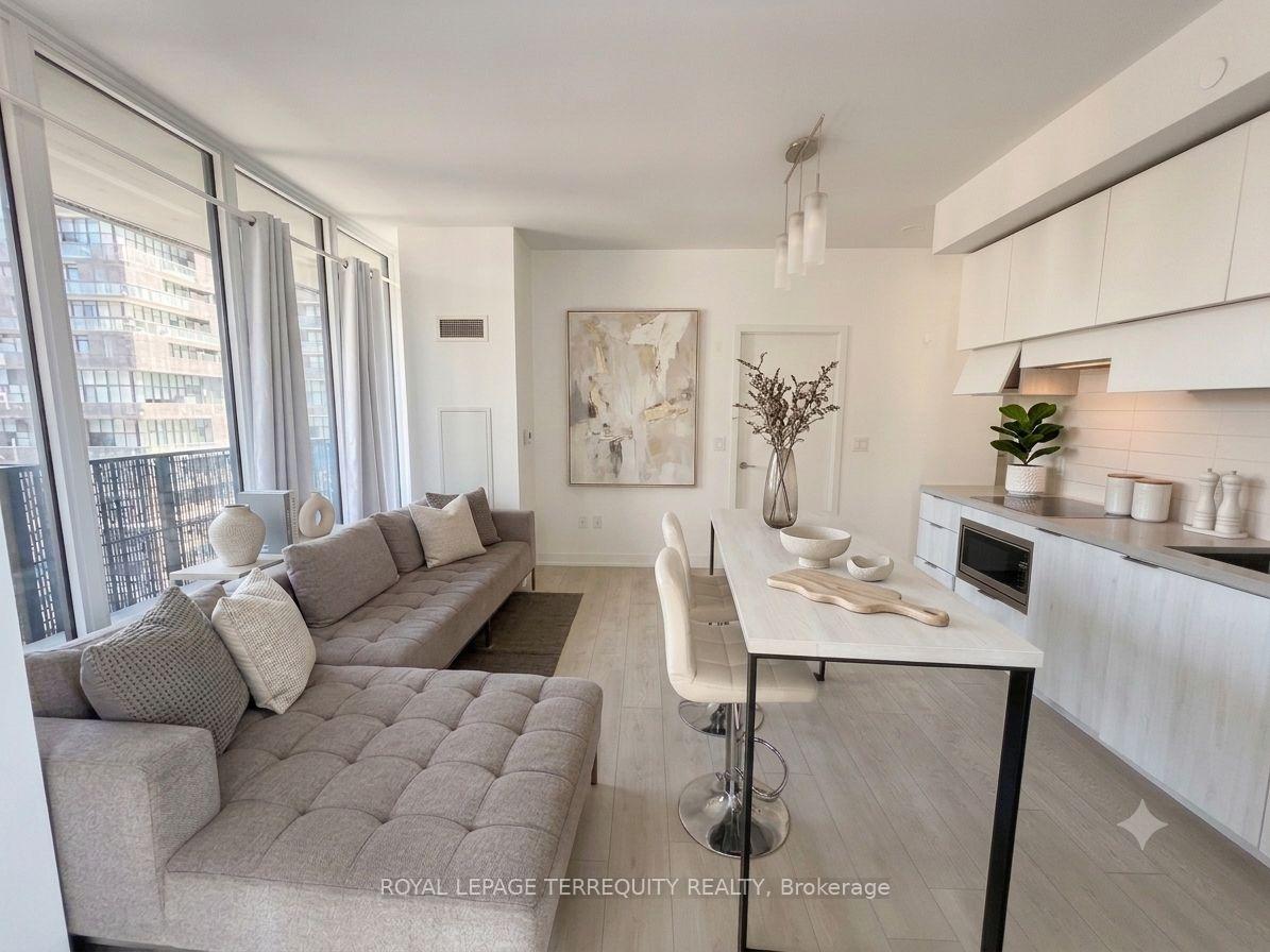 8-eglinton-avenue-e-toronto-toronto-ontario-c13659394