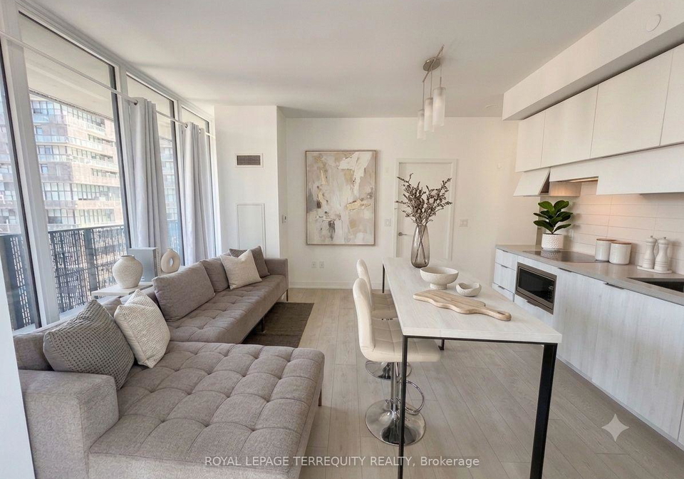 8-eglinton-avenue-e-toronto-toronto-ontario-c13659394