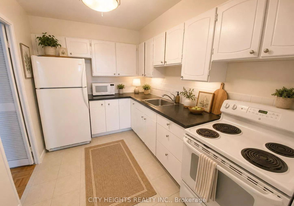 10-edgecliff-golfway-toronto-east-york-ontario-c13659690