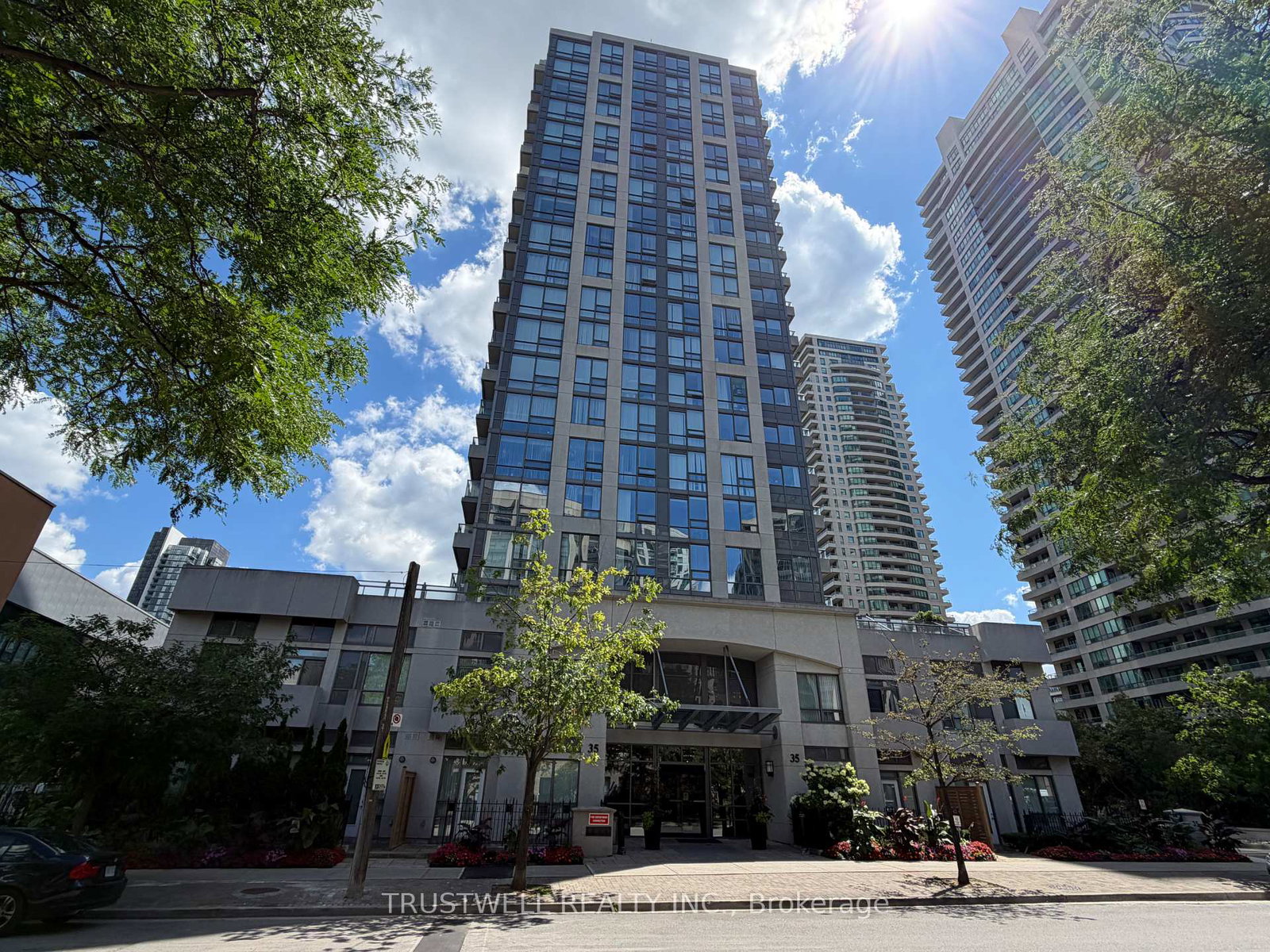 35-hollywood-avenue-toronto-north-york-ontario-c13659800