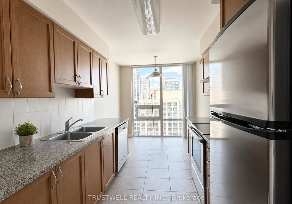 35-hollywood-avenue-toronto-north-york-ontario-c13659800