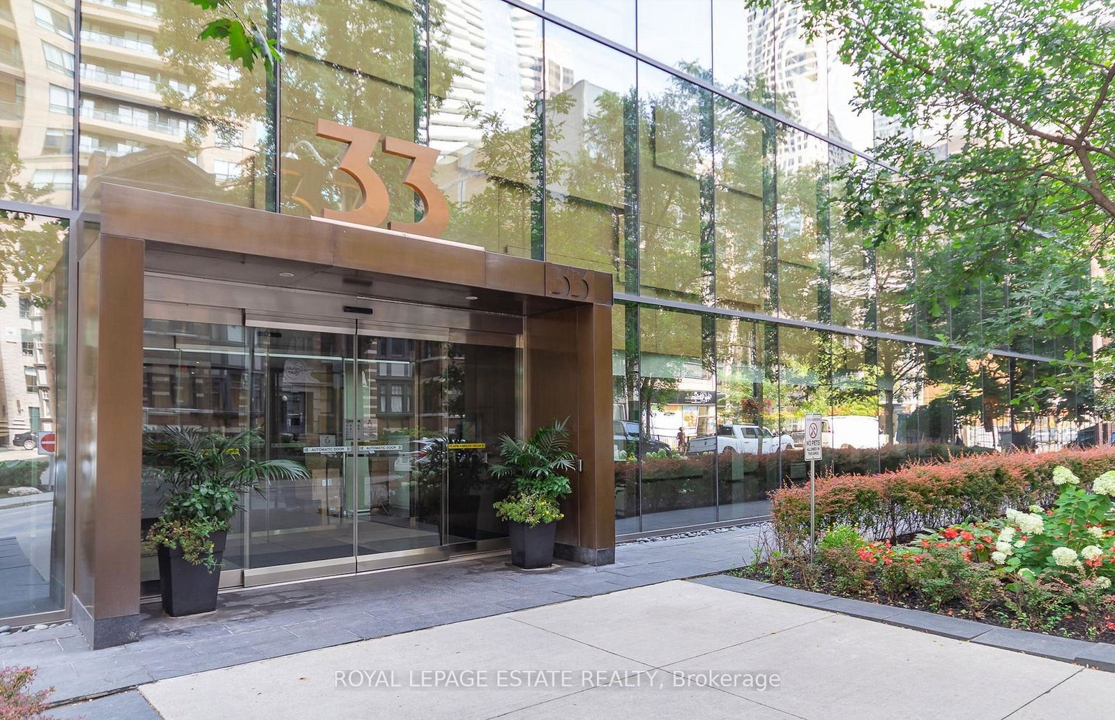 33-charles-street-e-toronto-toronto-ontario-c13660810