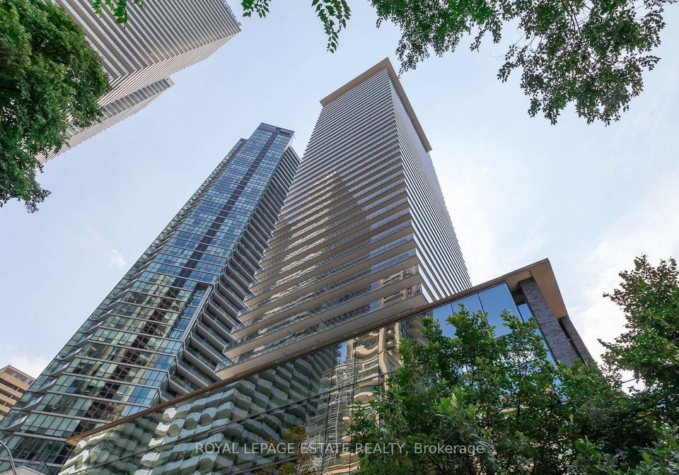 33-charles-street-e-toronto-toronto-ontario-c13660810