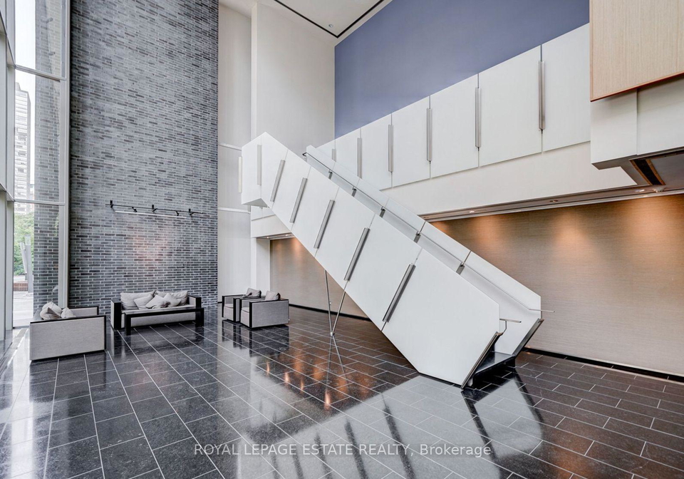 33-charles-street-e-toronto-toronto-ontario-c13660810