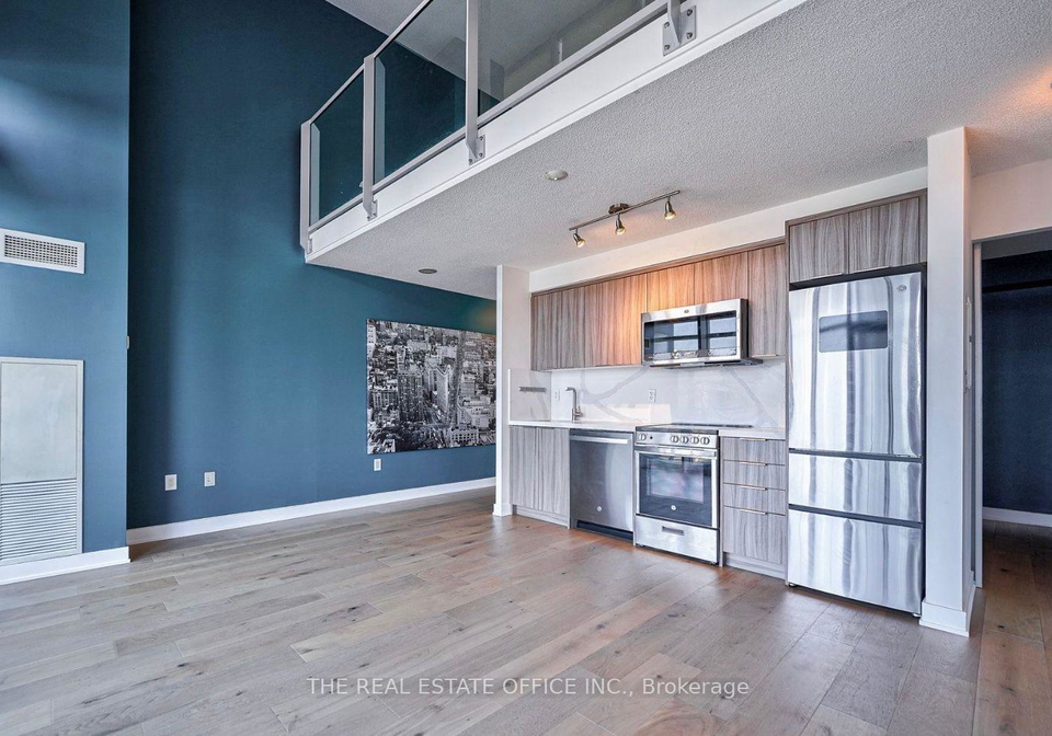 15-fort-york-boulevard-toronto-toronto-ontario-c13661218