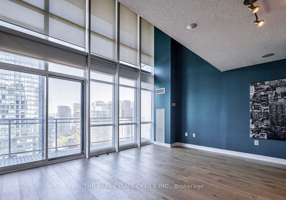 15-fort-york-boulevard-toronto-toronto-ontario-c13661218
