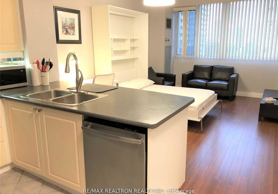 555-yonge-street-toronto-toronto-ontario-c13661846
