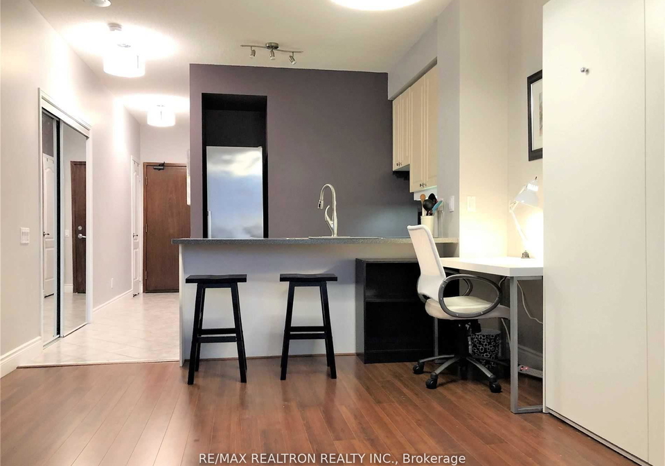 555-yonge-street-toronto-toronto-ontario-c13661846