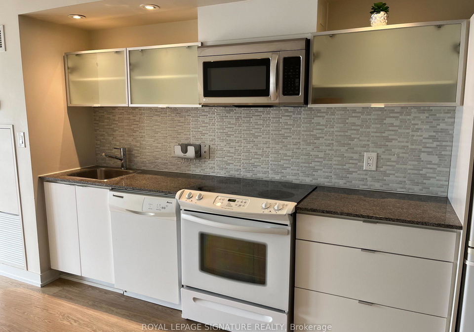 4k-spadina-avenue-toronto-toronto-ontario-c13664138