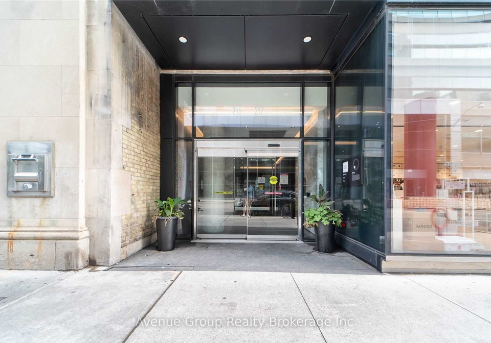 215-queen-street-w-toronto-toronto-ontario-c13664480