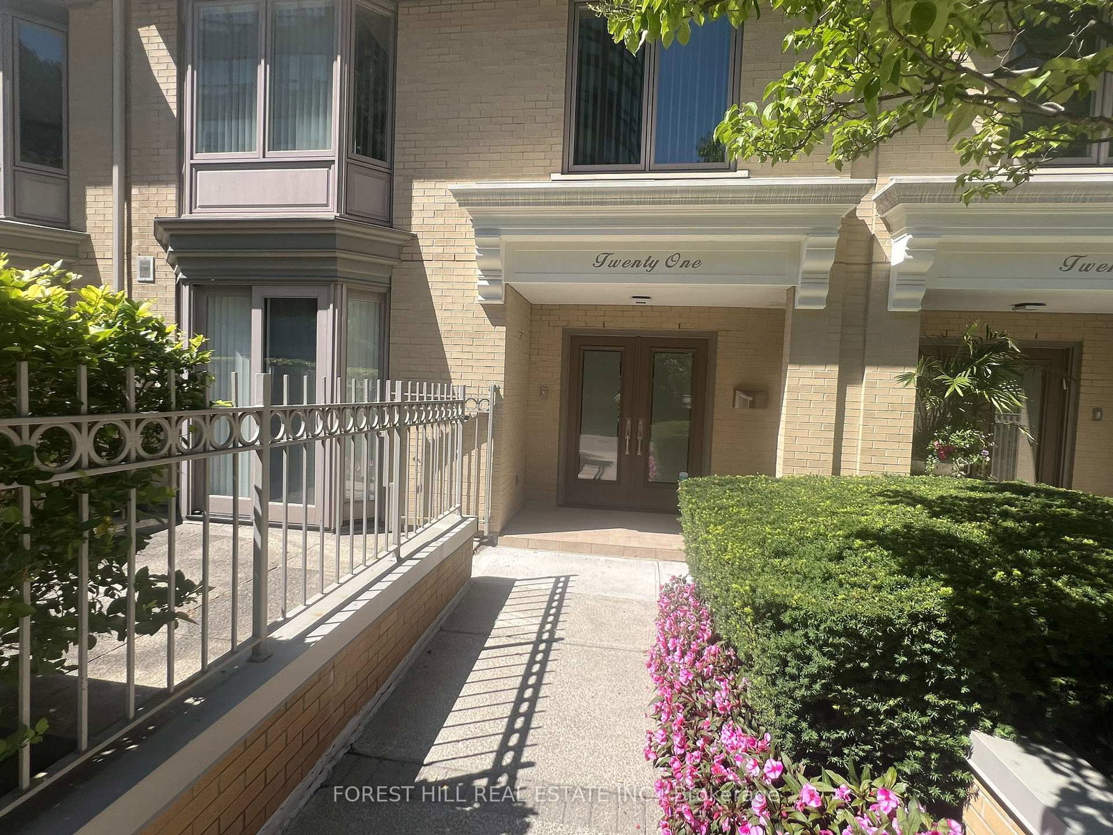 21-lower-village-gate-toronto-toronto-ontario-c13664514