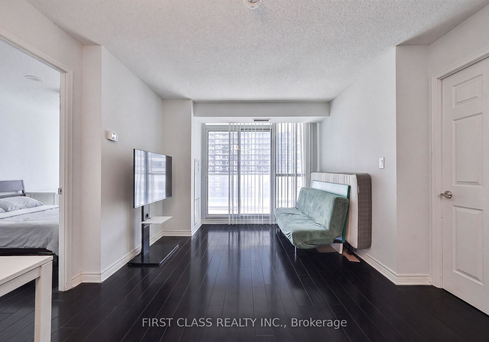 35-hollywood-avenue-toronto-north-york-ontario-c13664596