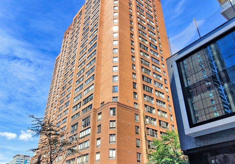 633-bay-street-toronto-toronto-ontario-c13665096