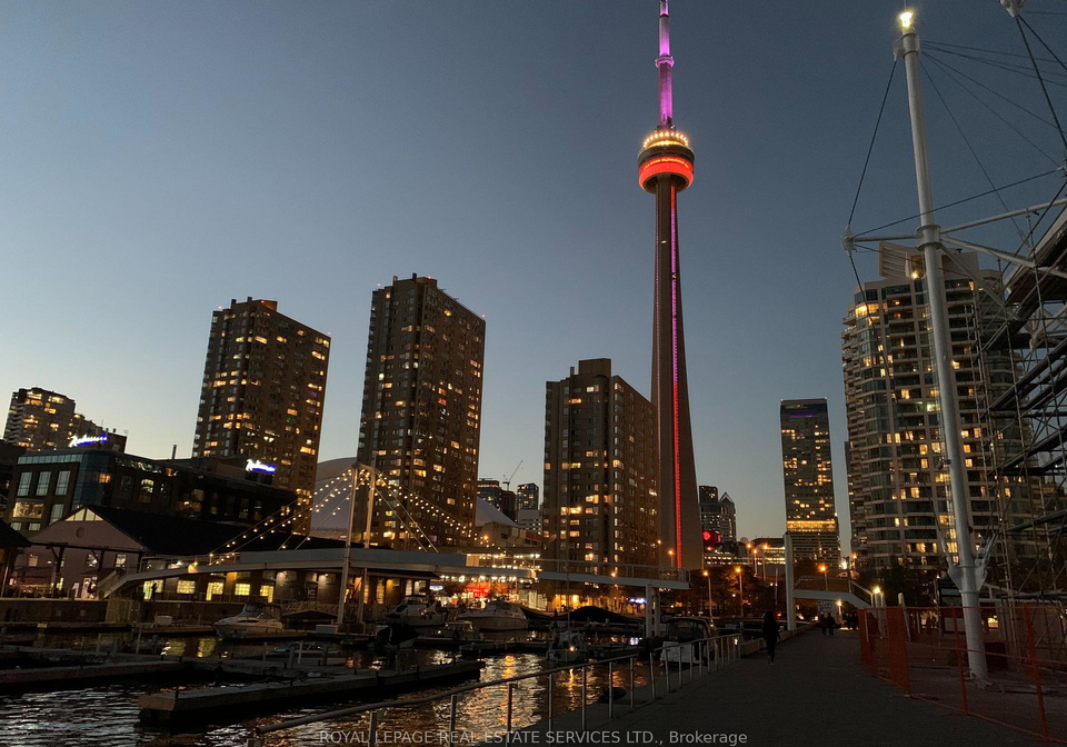 250-queens-quay-toronto-toronto-ontario-c13665552