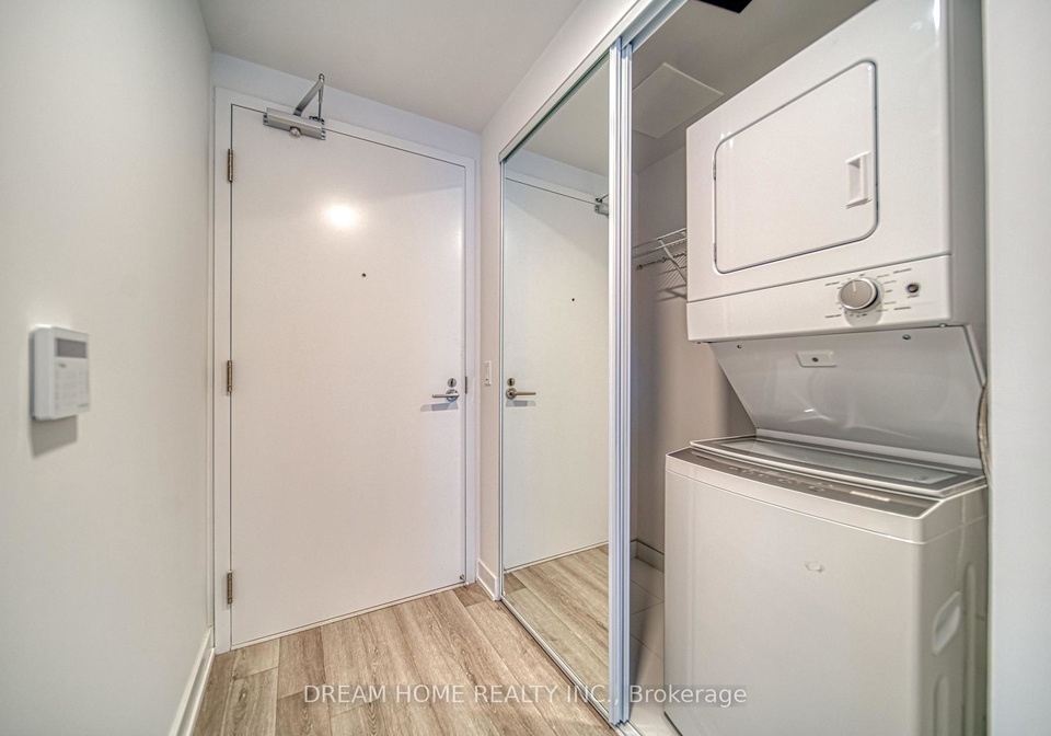 230-simcoe-street-toronto-toronto-ontario-c13665556