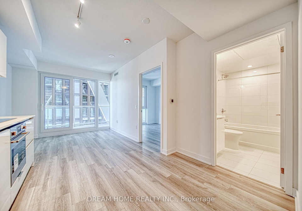 230-simcoe-street-toronto-toronto-ontario-c13665556
