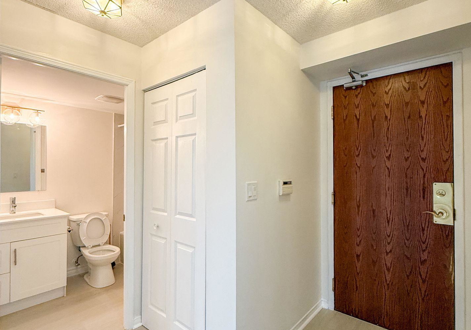 3-pemberton-avenue-toronto-north-york-ontario-c13666326