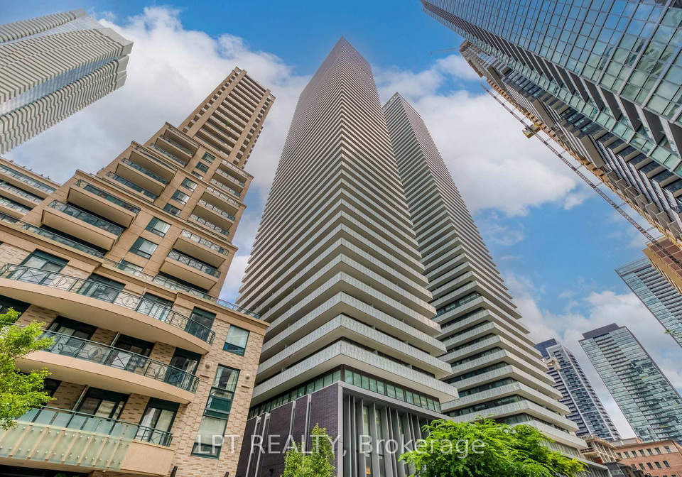 42-charles-street-e-toronto-toronto-ontario-c13667062