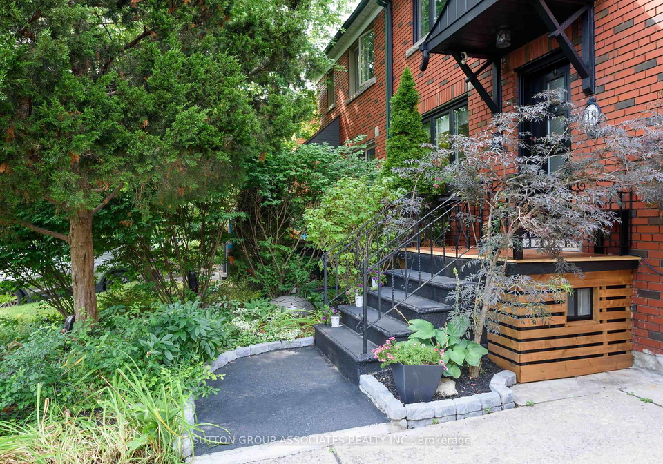 18-earnscliffe-road-toronto-toronto-ontario-c13667238