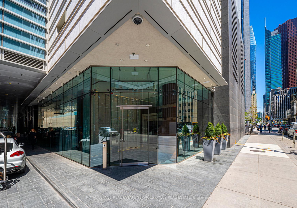 180-university-avenue-toronto-toronto-ontario-c13667638