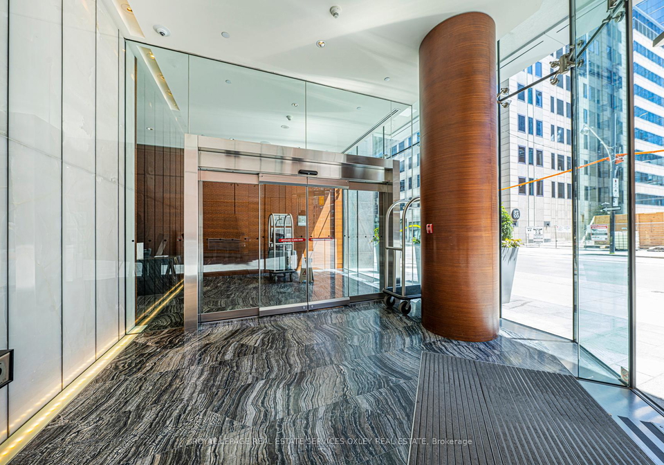 180-university-avenue-toronto-toronto-ontario-c13667638