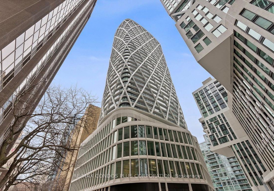 230-simcoe-street-toronto-toronto-ontario-c13668042