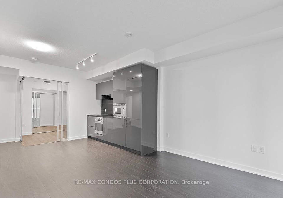 230-simcoe-street-toronto-toronto-ontario-c13668042
