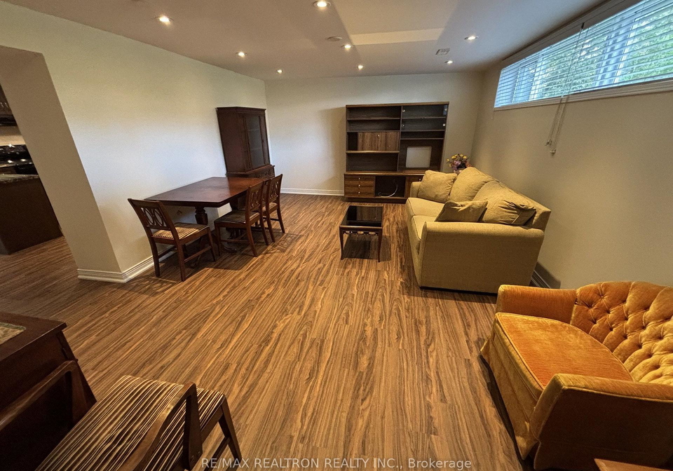 695-glencairn-avenue-toronto-toronto-ontario-c13668134