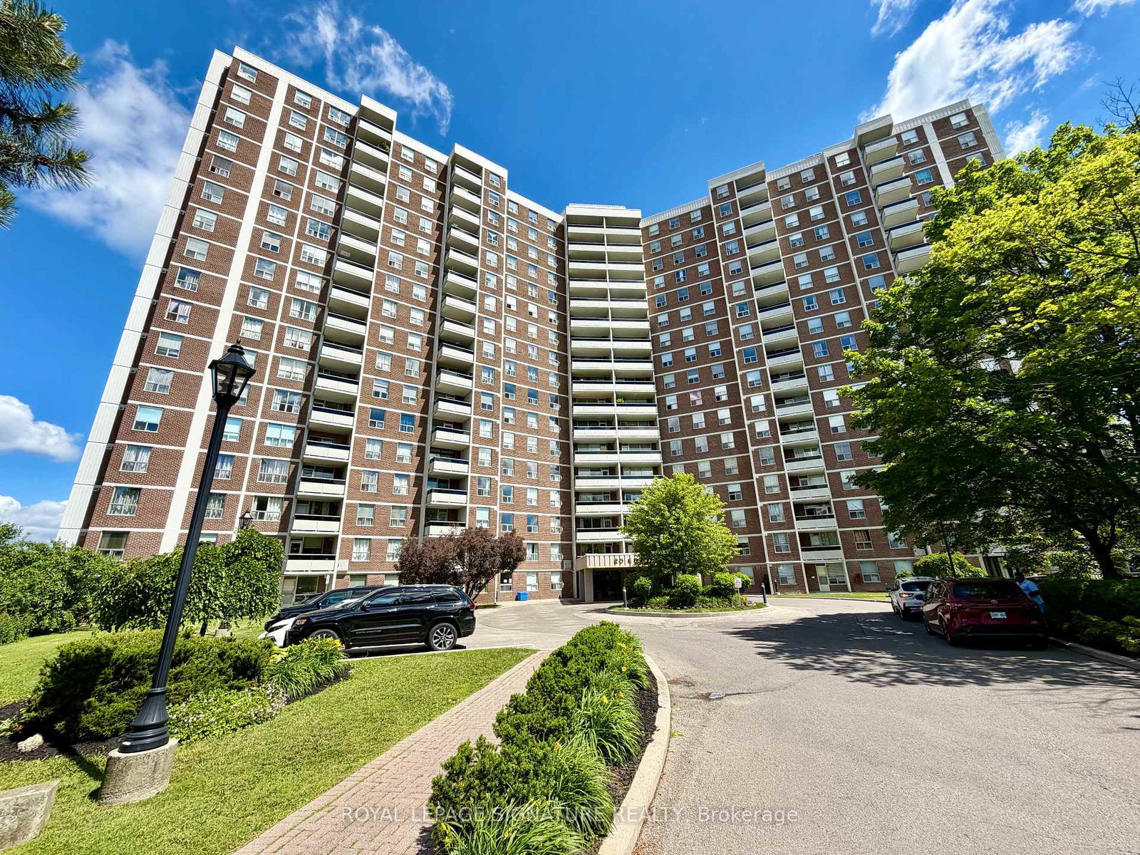 20-edgecliff-golfway-toronto-east-york-ontario-c13668480