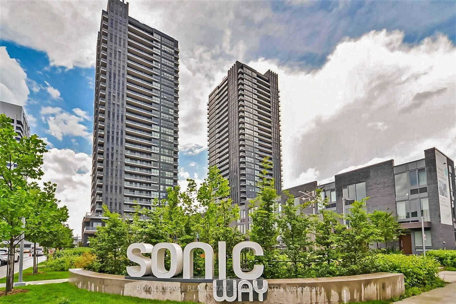 2-sonic-way-toronto-east-york-ontario-c13668974
