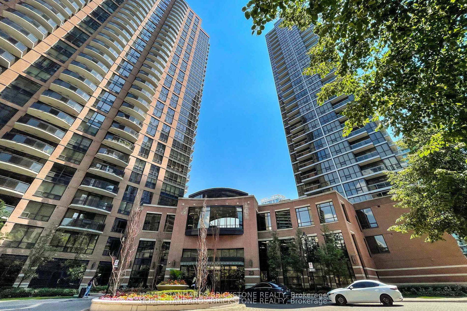23-sheppard-avenue-e-toronto-north-york-ontario-c13669092