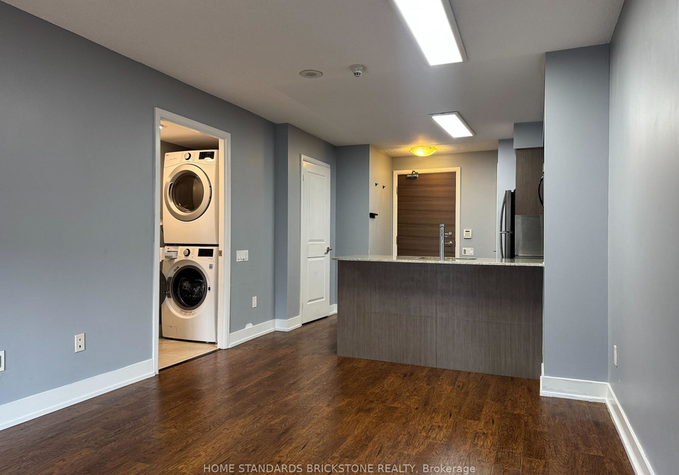 23-sheppard-avenue-e-toronto-north-york-ontario-c13669092