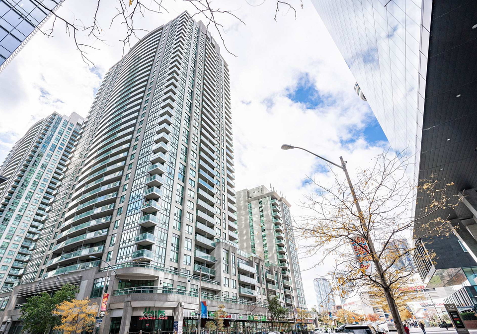 30-grand-trunk-crescent-w-toronto-toronto-ontario-c13669434
