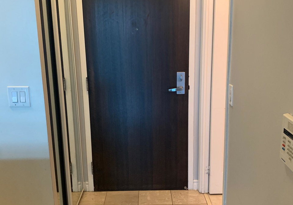 19-grand-trunk-crescent-toronto-toronto-ontario-c13669440
