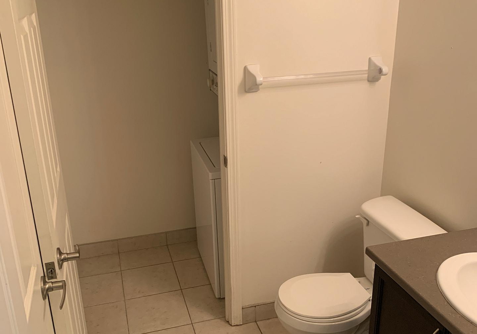 19-grand-trunk-crescent-toronto-toronto-ontario-c13669440