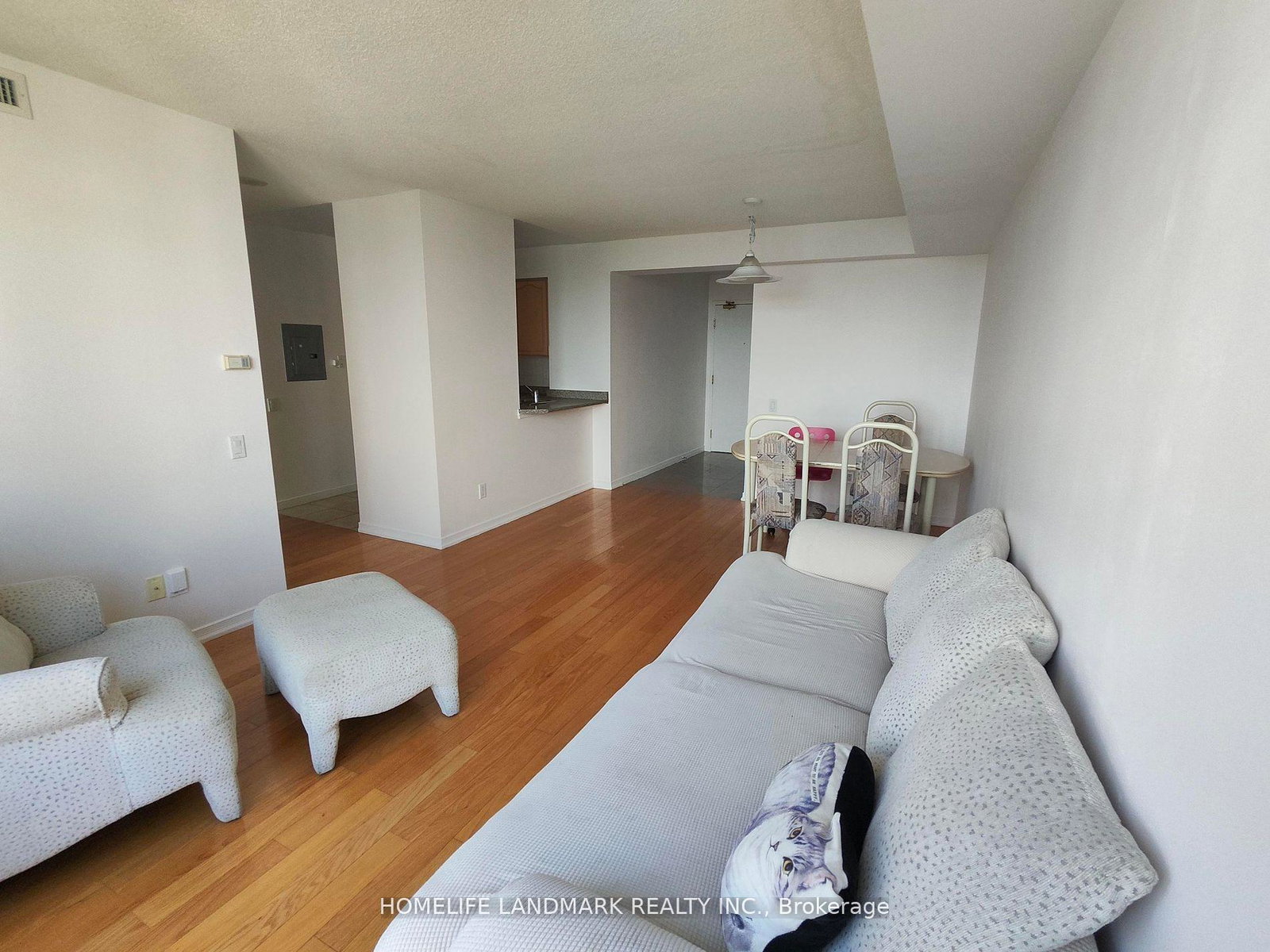 8-hillcrest-avenue-toronto-north-york-ontario-c13669646